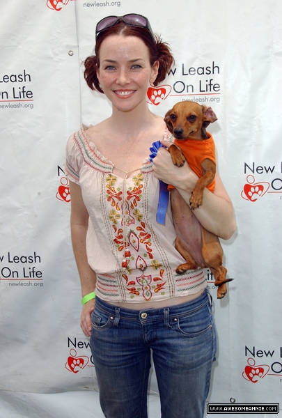 Annie Wersching at Nuts for Mutts Dog Show 2009 - 01