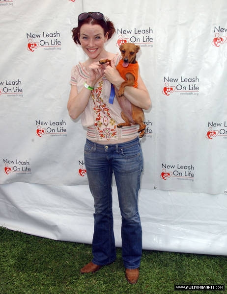 Annie Wersching at Nuts for Mutts Dog Show 2009 - 02