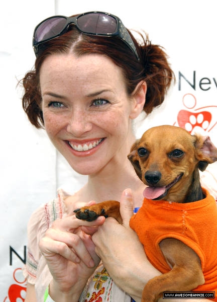 Annie Wersching at Nuts for Mutts Dog Show 2009 - 05