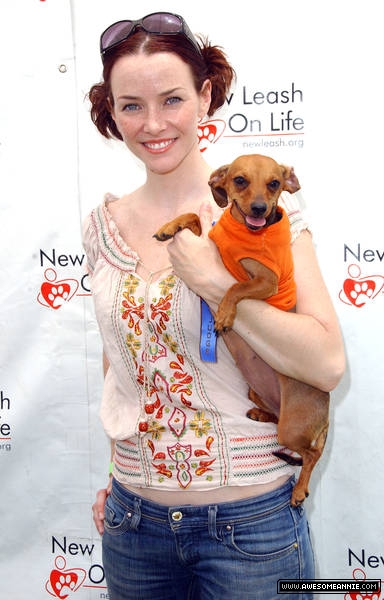 Annie Wersching at Nuts for Mutts Dog Show 2009 - 06