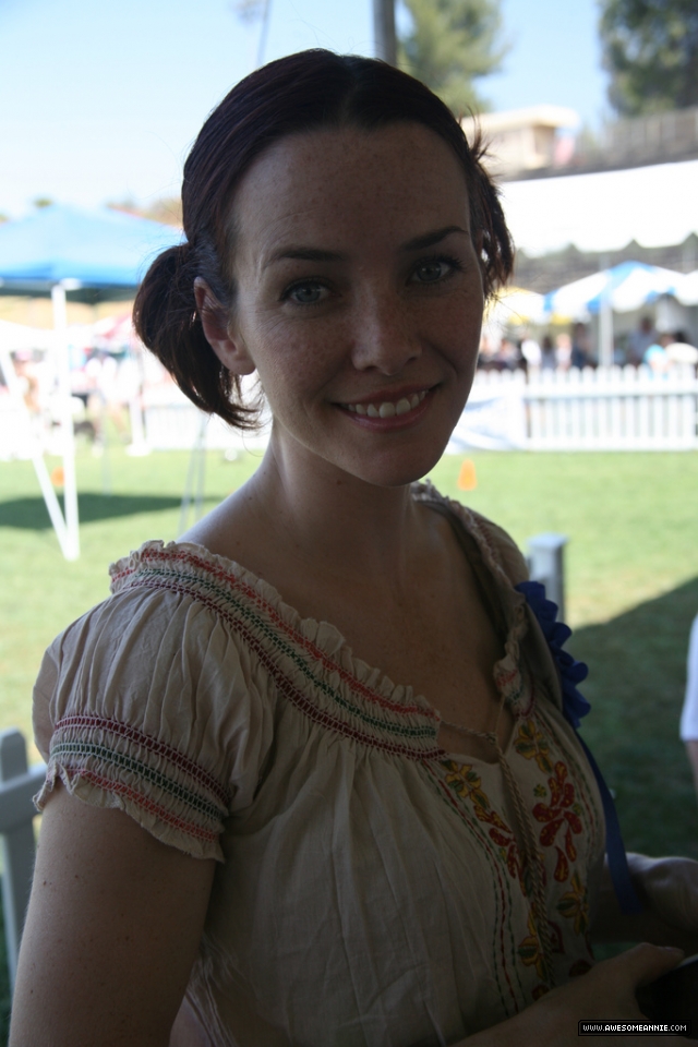 Annie Wersching at Nuts for Mutts Dog Show 2009 - 16