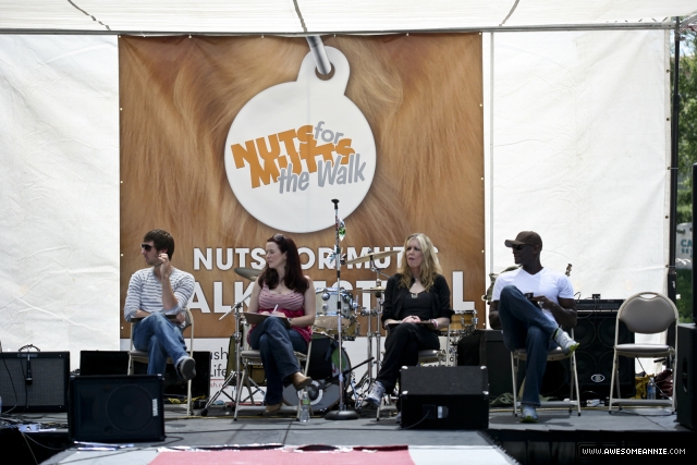 Annie Wersching, Joel David Moore, Peter Mensah at Nuts for Mutts