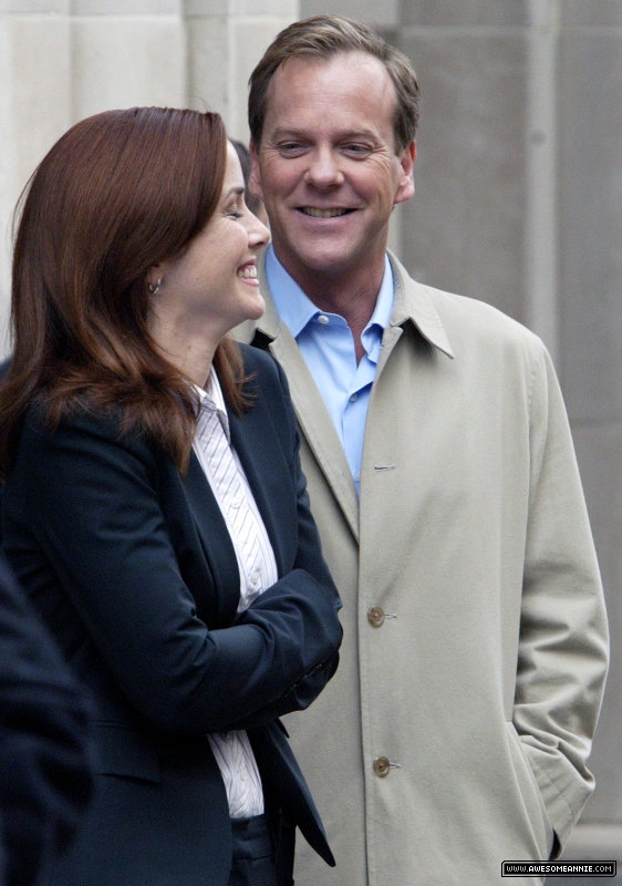 Annie Wersching and Kiefer Sutherland laughing while filming 24