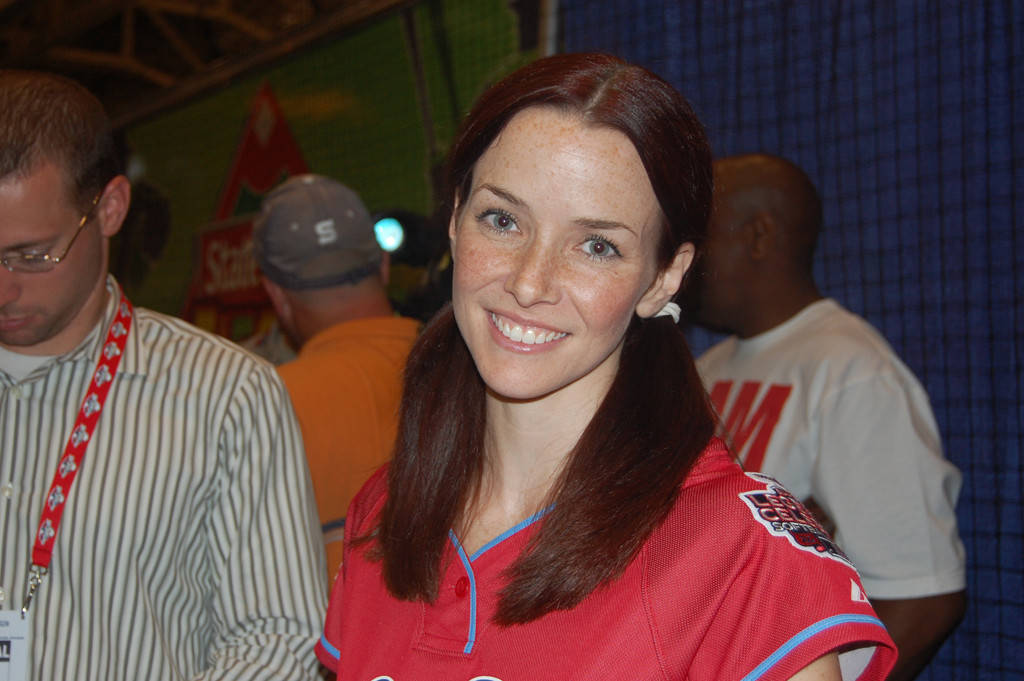 Annie Wersching at Taco Bell All-Star Legends & Celebrity Softball Game 2009