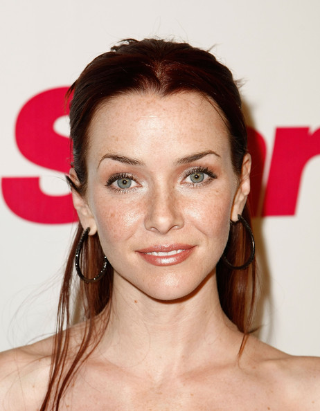 annie-wersching-star-magazine-event-2009_04