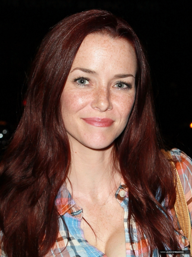 Annie Wersching fansite - Awesome Annie. 