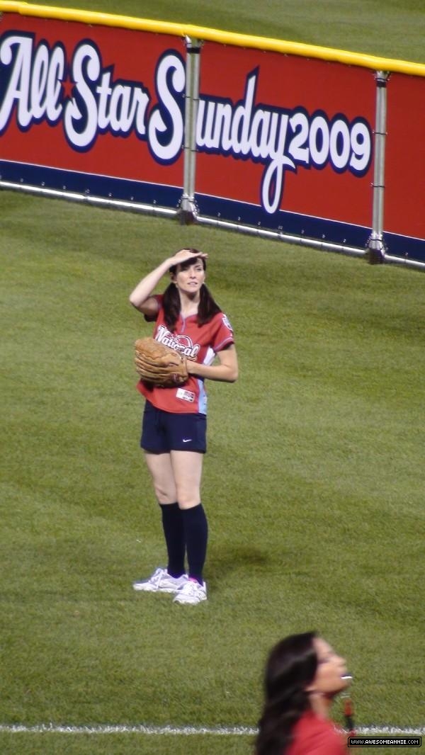 Annie Wersching in Celebrity Softball 2009 Game Looking at Crowd