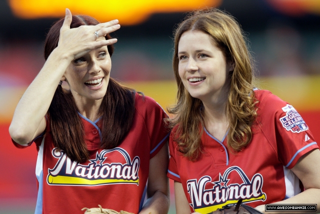 Annie Wersching at Taco Bell All-Star Legends & Celebrity Softball Game 2009