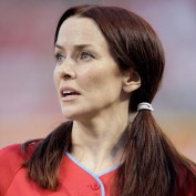 Annie Wersching at Taco Bell All-Star Legends & Celebrity Softball Game 2009