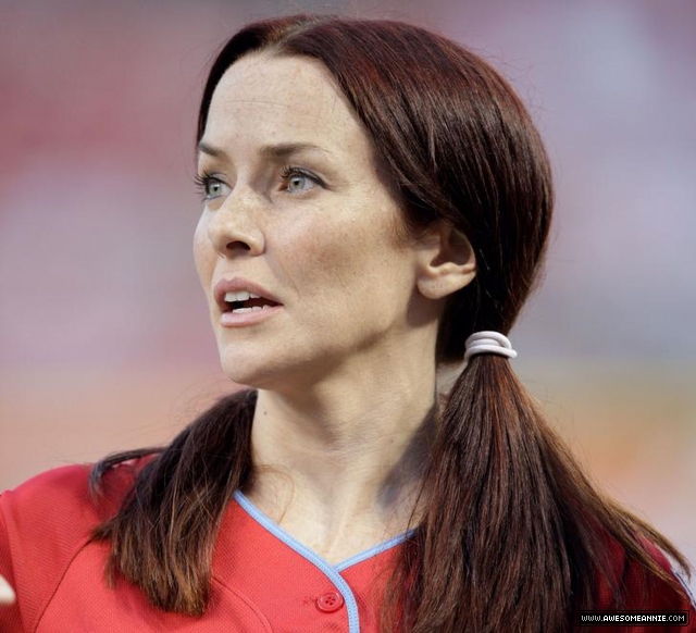 Annie Wersching at Taco Bell All-Star Legends & Celebrity Softball Game 2009