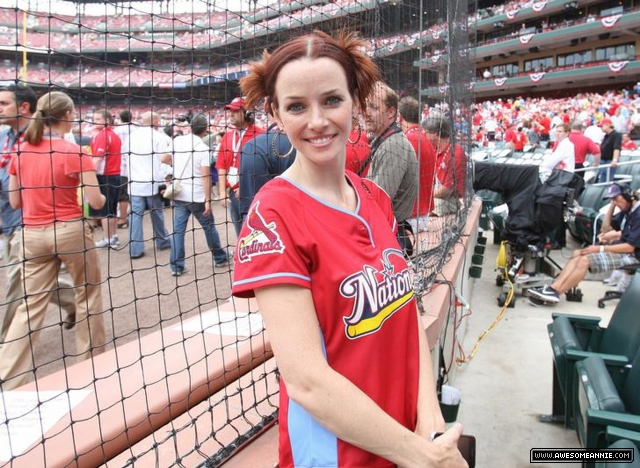 Annie Wersching at Taco Bell All-Star Legends & Celebrity Softball Game 2009