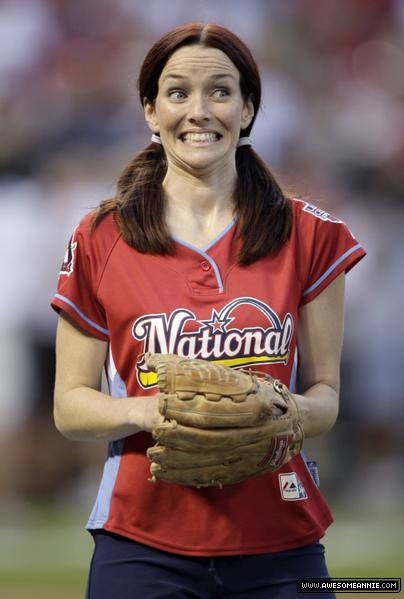 Annie Wersching at Taco Bell All-Star Legends & Celebrity Softball Game 2009