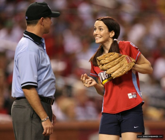 Annie Wersching at Taco Bell All-Star Legends & Celebrity Softball Game 2009