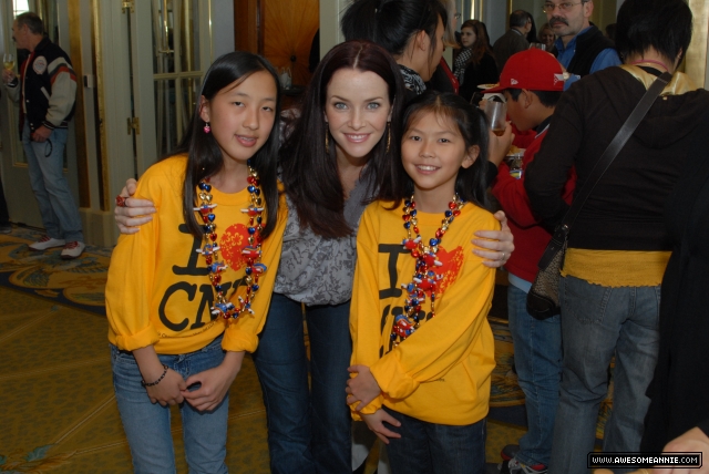 annie-wersching-chinese-new-year-parade-2010_05