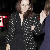 annie-wersching-hotel-london_05