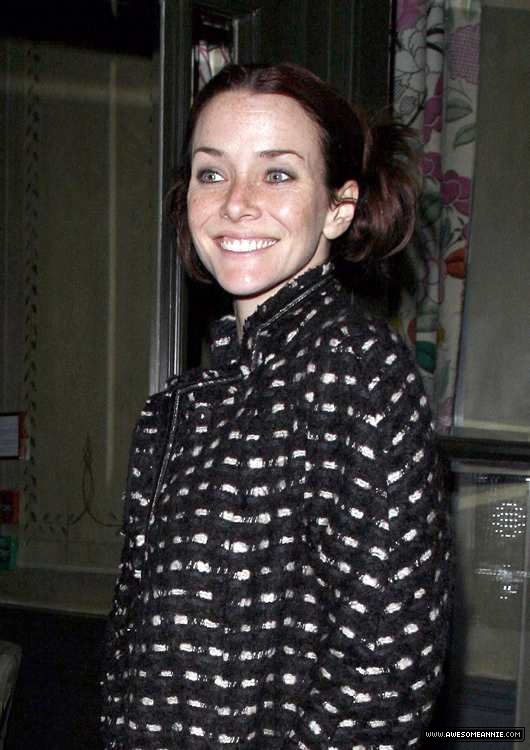 annie-wersching-hotel-london_12