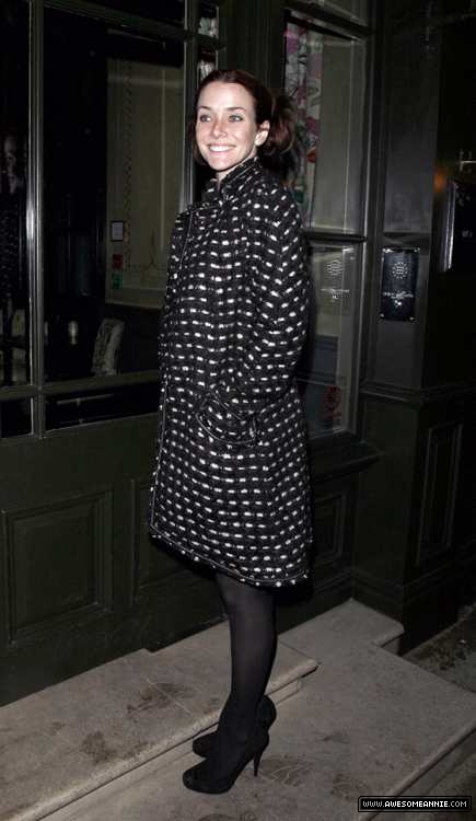 annie-wersching-hotel-london_13