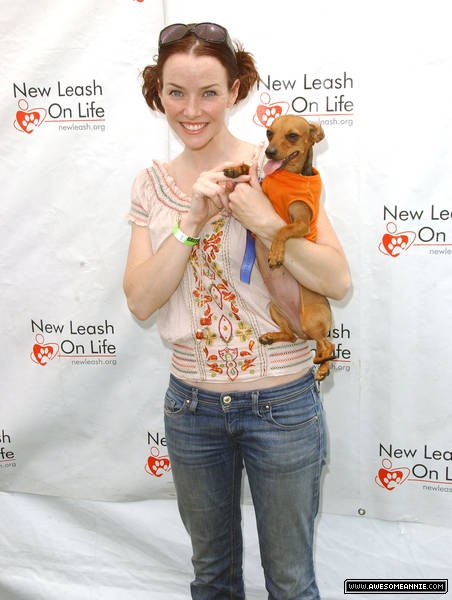 Annie Wersching at Nuts for Mutts Dog Show 2009 - 04