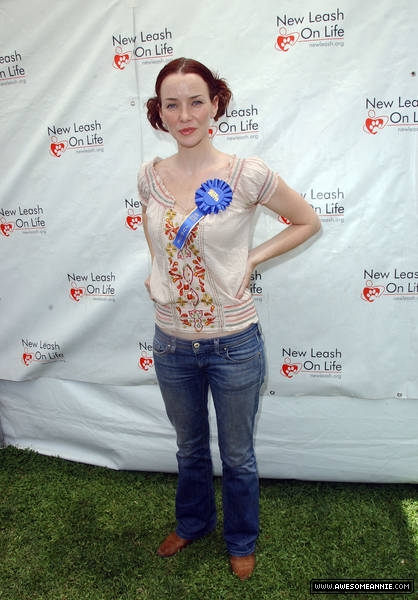 Annie Wersching at Nuts for Mutts Dog Show 2009 - 10