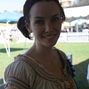 Annie Wersching at Nuts for Mutts Dog Show 2009 - 16