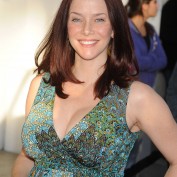 Annie Wersching at A Pea in the Pod's Mom's-to Be Night Out 2010