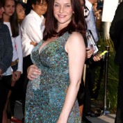 annie-wersching-pregnant-pea-in-the-pod_15