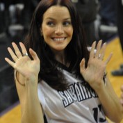 annie-wersching-sacramento-kings-01