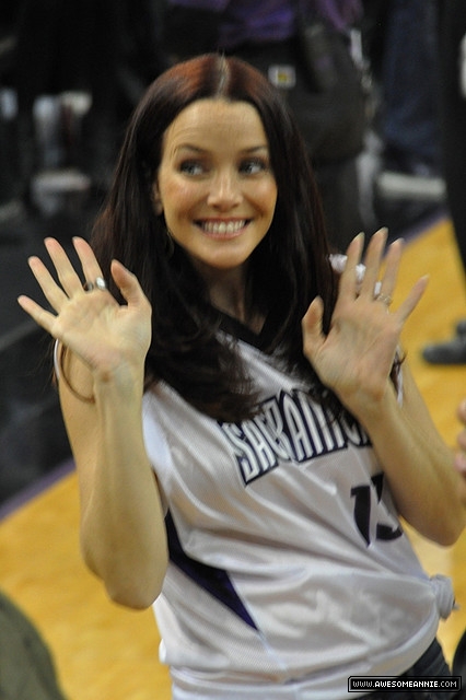 annie-wersching-sacramento-kings-01