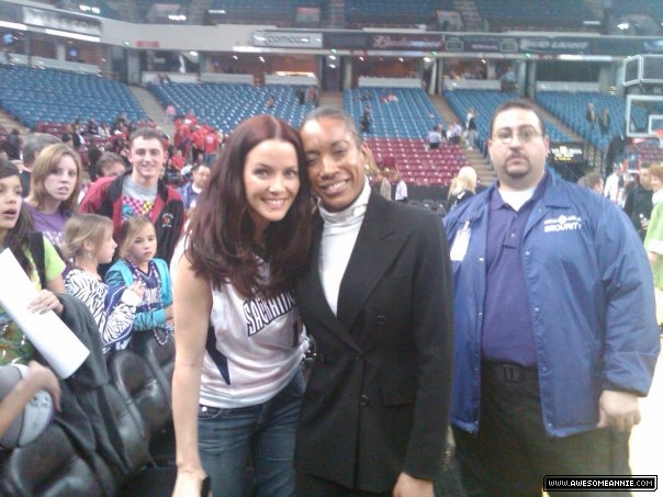 annie-wersching-sacramento-kings-06