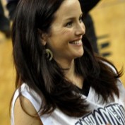 annie-wersching-sacramento-kings-07