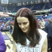 annie-wersching-sacramento-kings-09