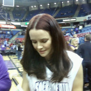 annie-wersching-sacramento-kings-09