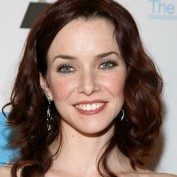 annie-wersching-win-awards-2009_13