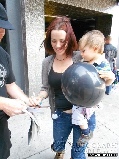 Annie Wersching signing autographs