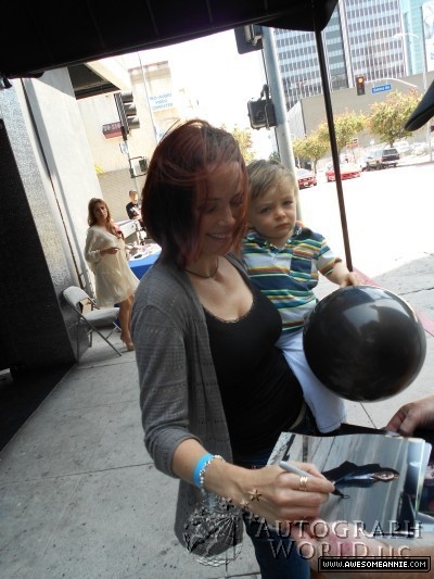 Annie Wersching signing autographs 3