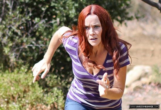 annie-wersching-the-surrogate-sprinting