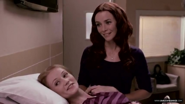 annie-wersching-carriers-trailer_13