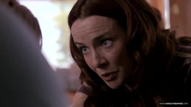 annie-wersching-carriers-trailer_49