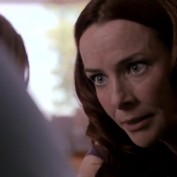 annie-wersching-carriers-trailer_53