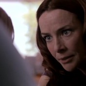 annie-wersching-carriers-trailer_54