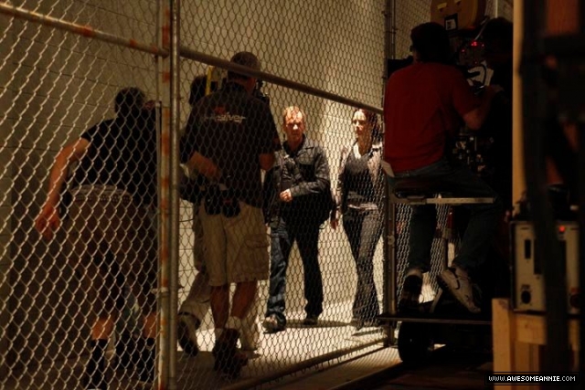 Annie Wersching Kiefer Sutherland behind the scenes