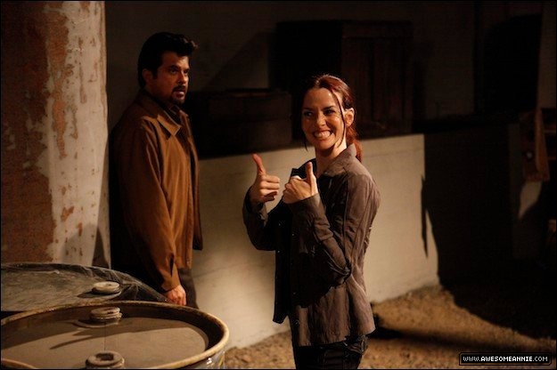 Annie Wersching and Anil Kapoor behind the scenes