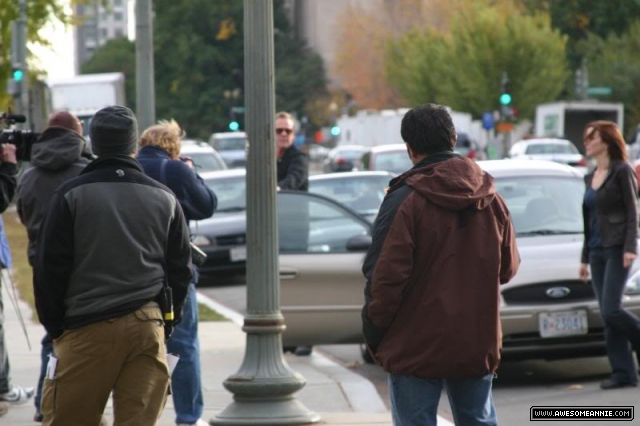Annie Wersching and Kiefer Sutherland filming 24 in Washington DC
