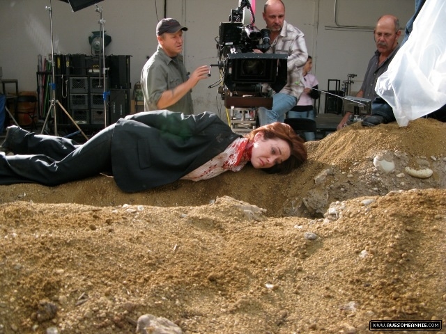 Annie Wersching dirt mound 24 Season 7