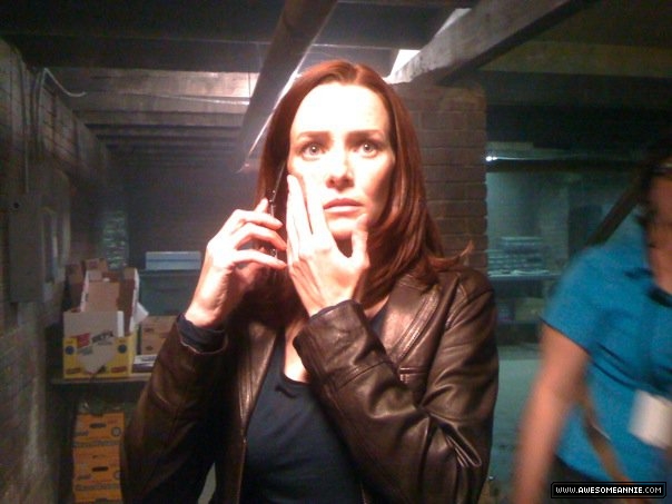 Annie Wersching behind the scenes of 7x09