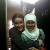 Annie Wersching with child actress on 24 set