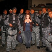 Annie Wersching with Juma's assault team behind the scenes 24 Season 7