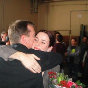 Annie Wersching hugs Kiefer Sutherland on 24 set