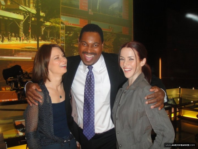 Annie Wersching, Mykelti Williamson, and Mary Lynn Rajskub on CTU set