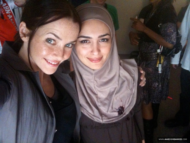 Annie Wersching with Nazanin Boniadi on 24 set